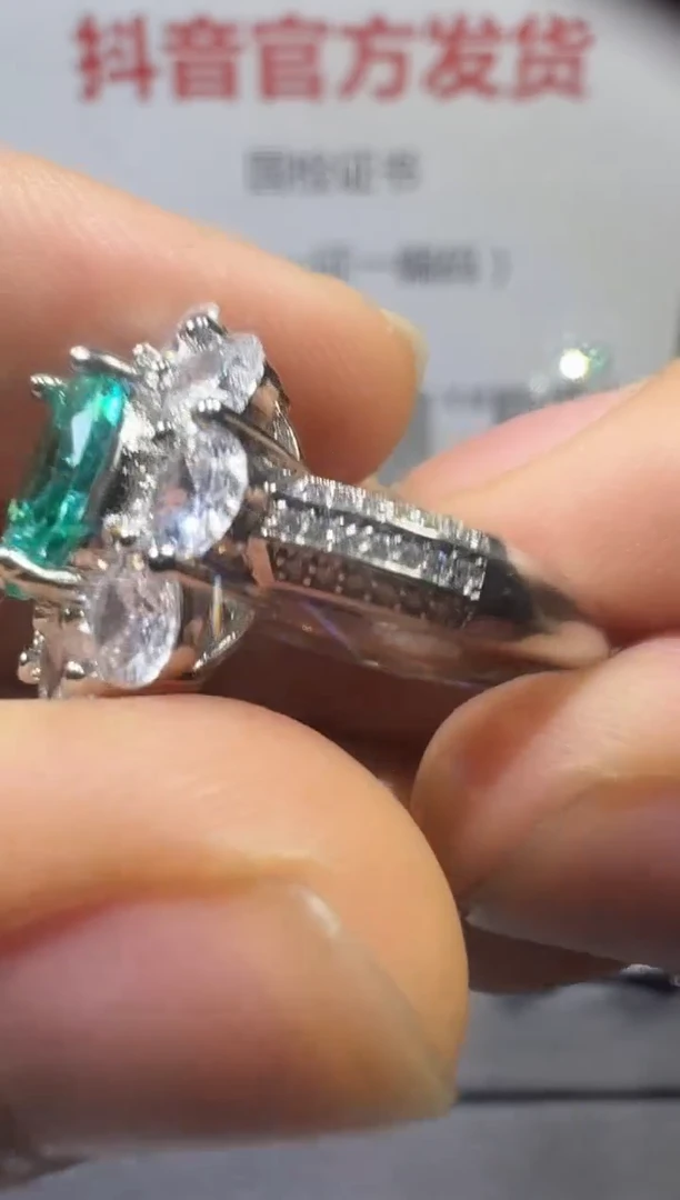 18K金镶嵌戒指祖母绿1