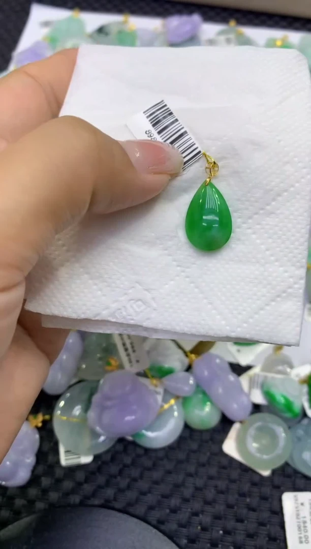 颈饰18K金镶嵌翡翠清*情天然缅甸A货翡翠