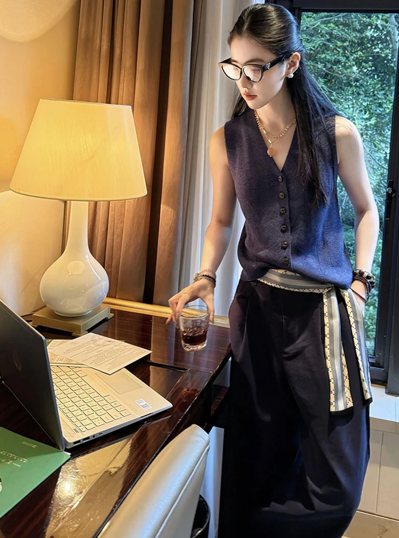 超火夏装一整套大方得体穿搭减龄洋气时尚藏蓝色马甲两件套装裤女