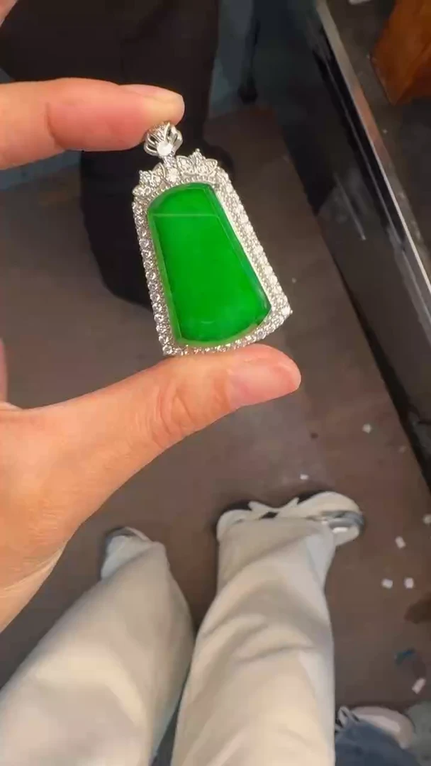 未镶嵌定制翡翠翡翠A货有轻微色差属于正常现象，吊坠1