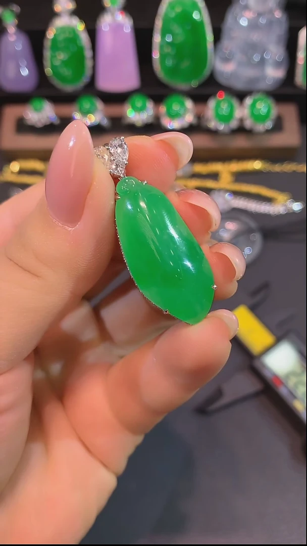 吊坠(不含链)18K金镶嵌翡翠福瓜