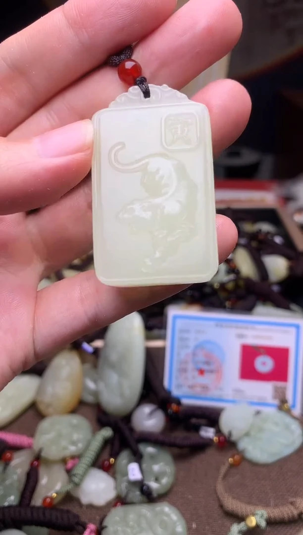 玉新疆料青海料清水吊坠