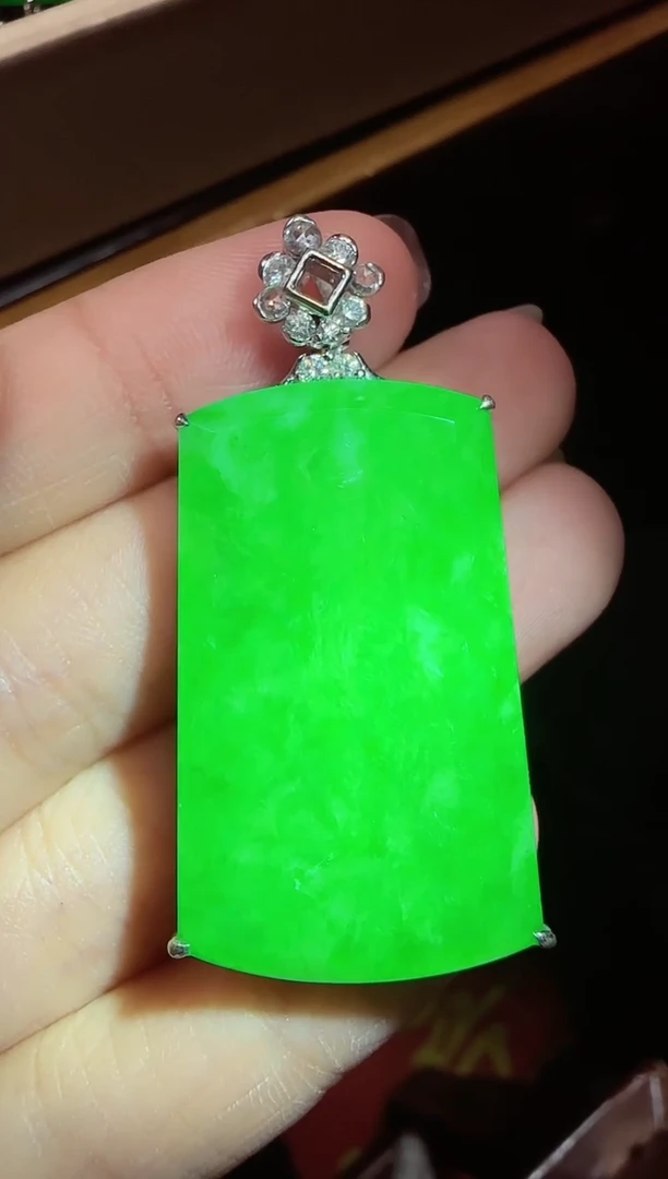 【闪购商品】翡翠吊坠(不含链)18K金镶嵌无事牌