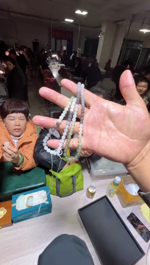 未镶嵌和田玉（糖玉）挂件和田玉