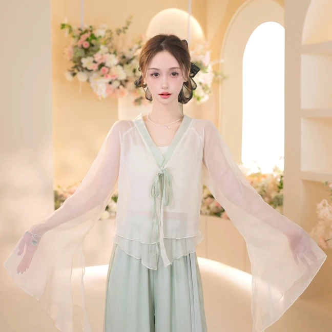 3653 D现代舞蹈演出服宽松轻薄撞色领双层天丝水袖系带上衣