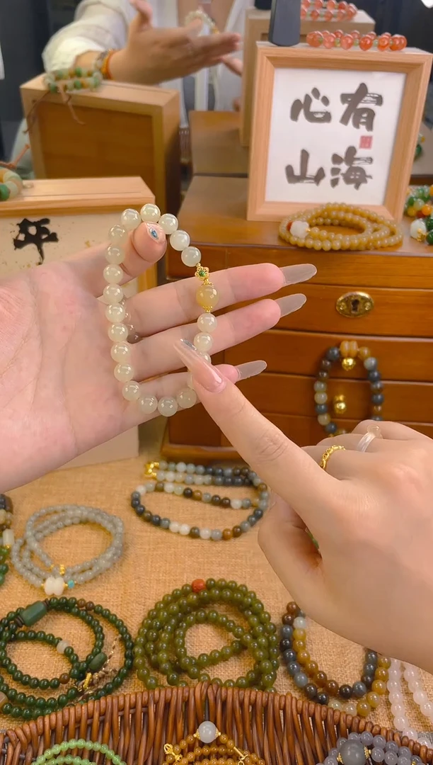 手链18K金镶嵌和田玉蜂蜜水