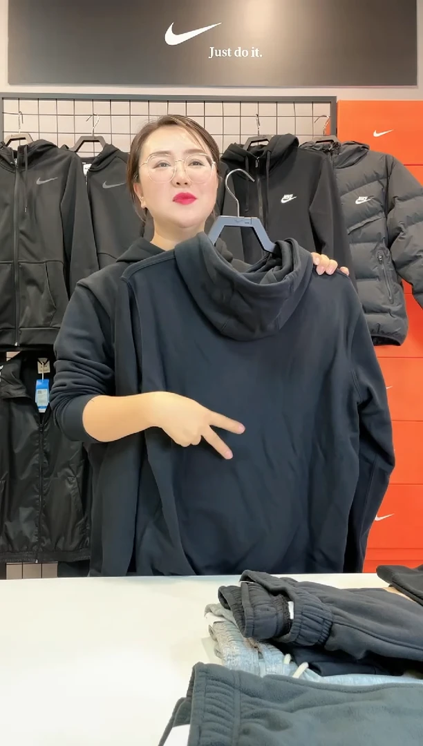 3867黑色连帽卫衣L码130斤-150斤不退换