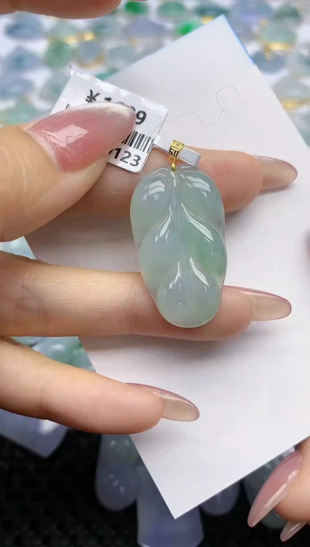 【闪购商品】翡翠挂件18K金镶嵌天然翡翠A货