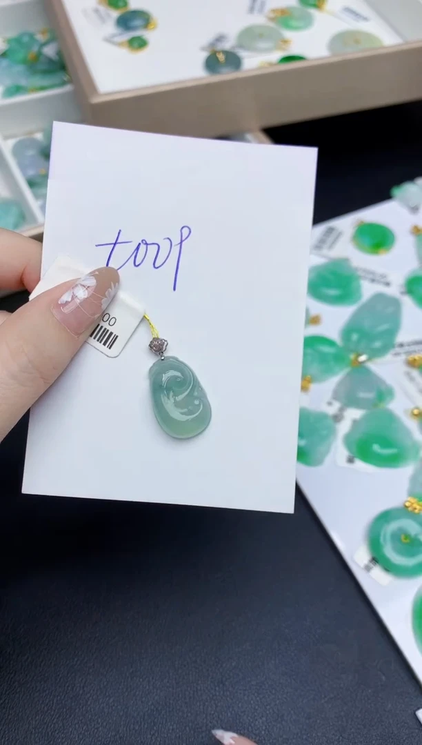 翡翠18K金镶嵌颈饰0000000000