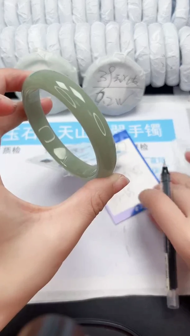 【闪购商品】石英质玉手镯未镶嵌407-64.5