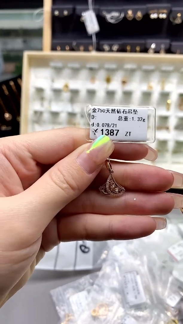 【闪购商品】钻石颈饰18K金镶嵌标签损坏不退不换