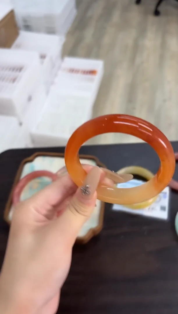 未镶嵌手镯石英质玉108-60C