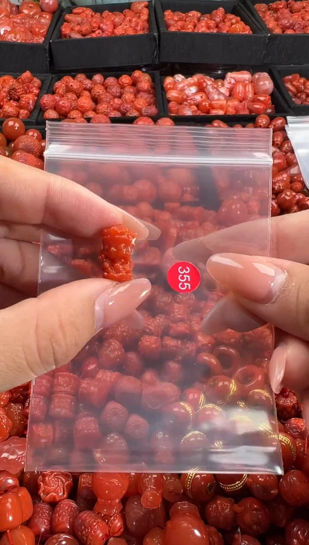 南红玛瑙未镶嵌颈饰1