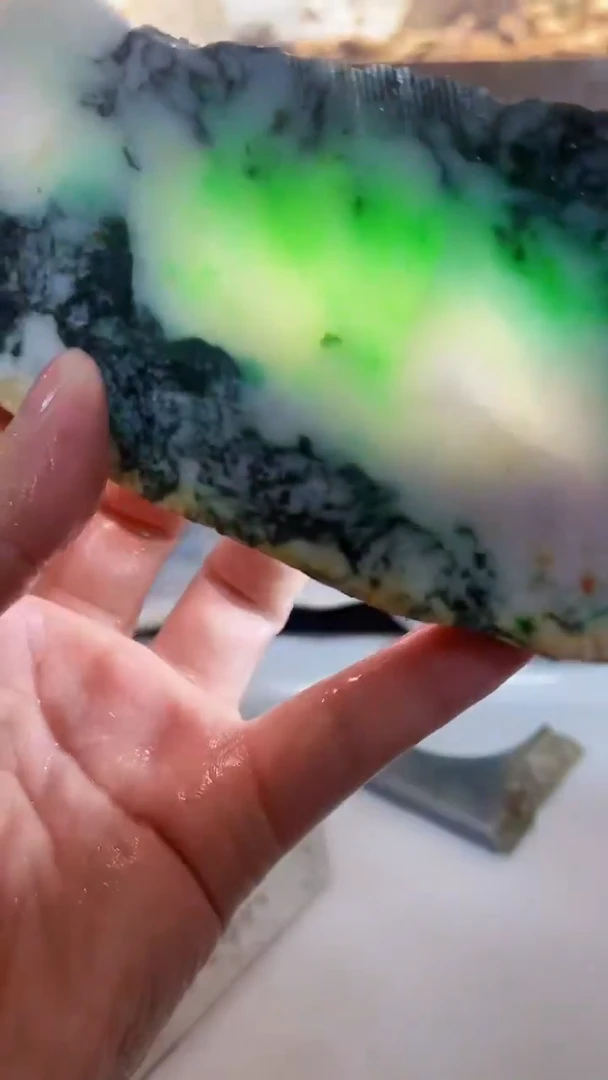 翡翠挂件未镶嵌0朱0翡翠珠宝631