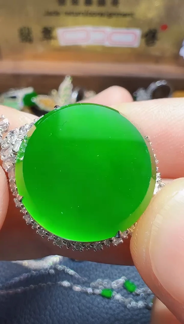 翡翠18K金镶嵌颈饰翡翠