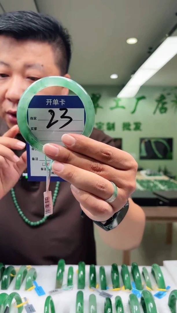 未镶嵌手镯石英质玉63+