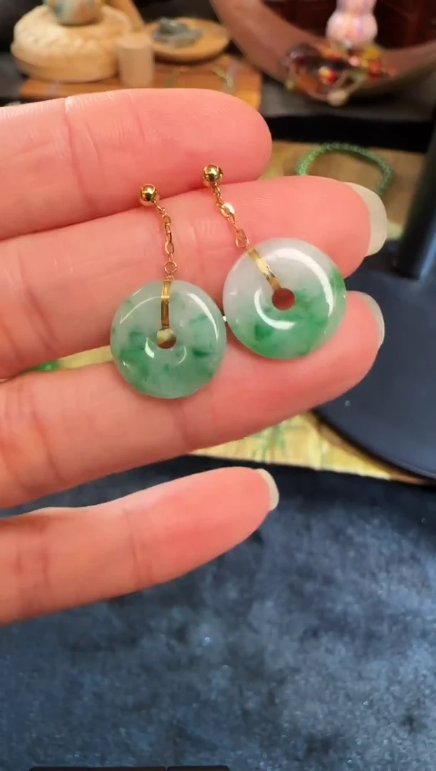 颈饰18K金镶嵌翡翠耳饰