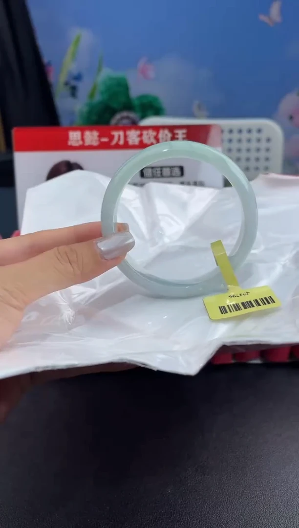 翡翠手镯未镶嵌翡翠手镯4