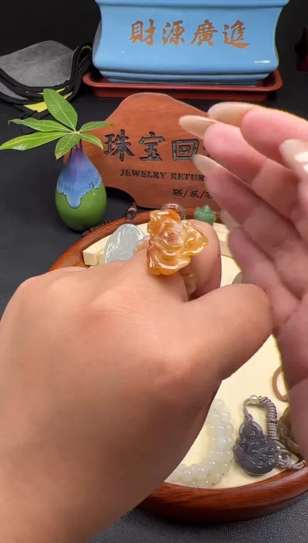 颈饰未镶嵌翡翠花
