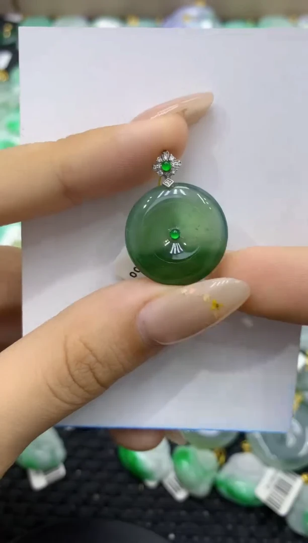颈饰18K金镶嵌翡翠天然缅甸翡翠A货