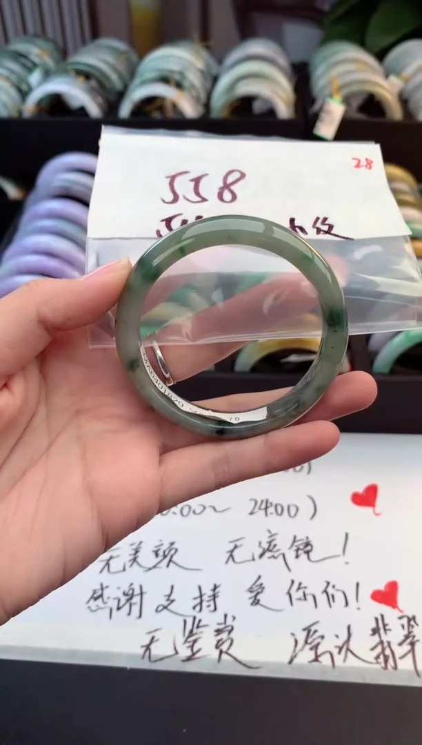 未镶嵌定制翡翠毛货需精细抛光+多人