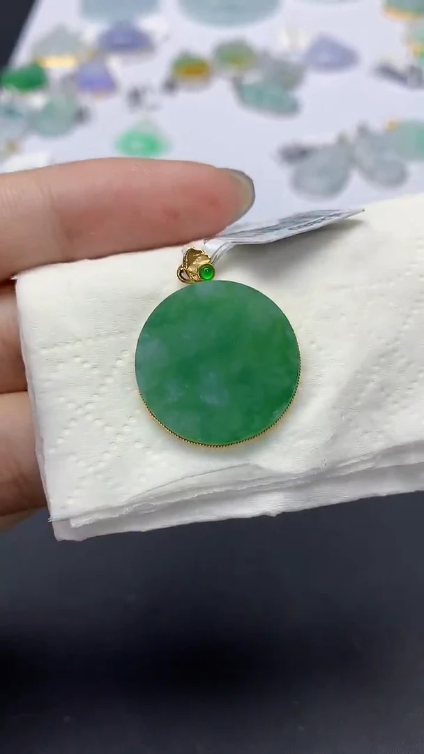 翡翠18K金镶嵌颈饰天然缅甸a货翡翠