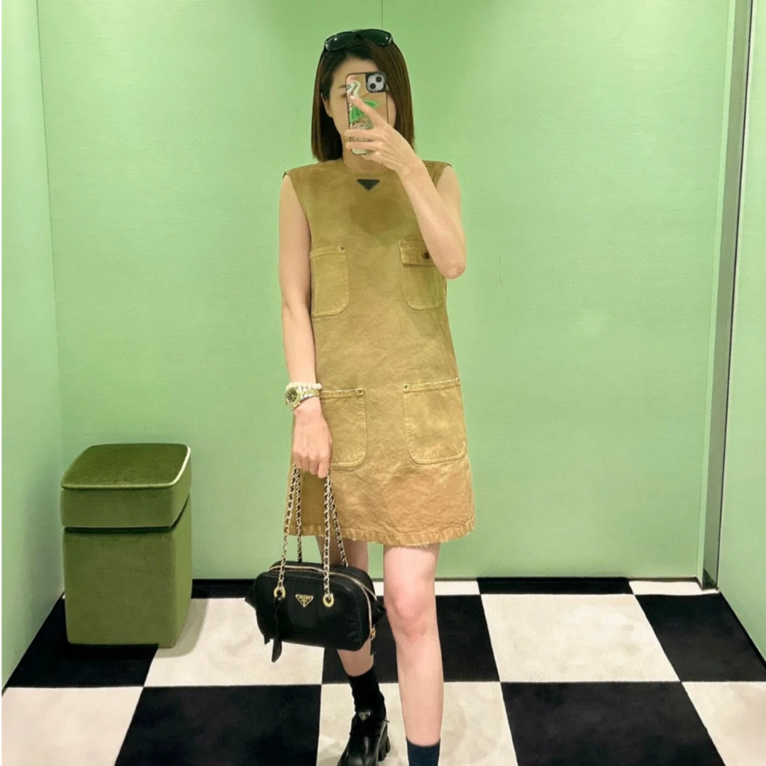 99新 Prada/普拉达 三角标做旧无袖连衣裙 38码 D18215
