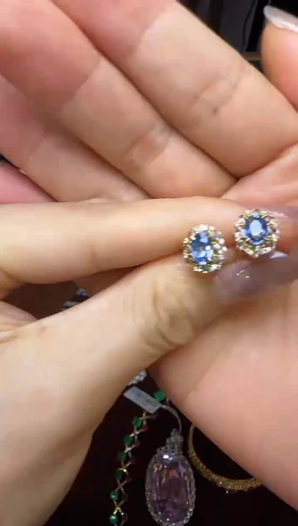 蓝宝石耳钉18K金镶嵌耳钉