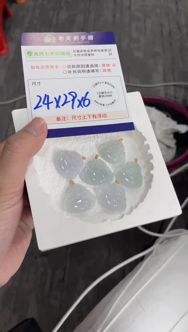 18K金镶嵌挂件翡翠佛公F8配绳/多样性发其一CP