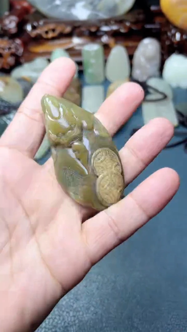 未镶嵌和田玉把件-