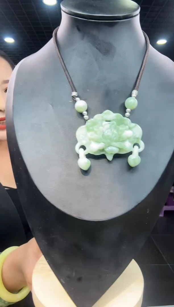 【闪购商品】岫玉颈饰未镶嵌老油翠牡丹花锁【外怀】