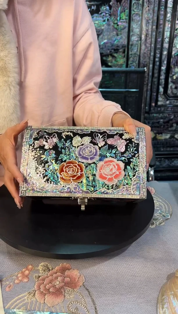 鱼锁满贝底·弘贝雅螺钿漆器文化馆