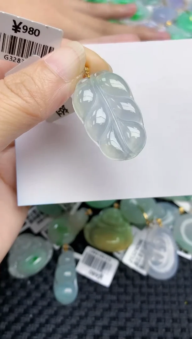 翡翠18K金镶嵌颈饰天然翡翠A货