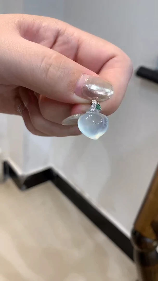 未镶嵌蛇纹石玉吊坠(不含链)桃子