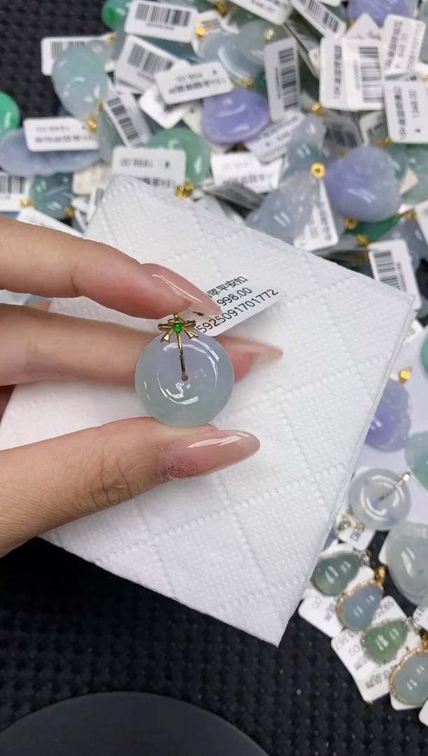 颈饰18K金镶嵌翡翠1111111111