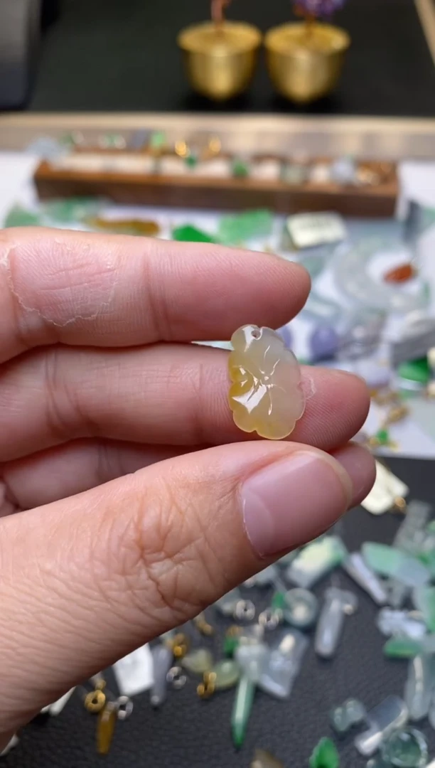 翡翠未镶嵌颈饰翡翠32894