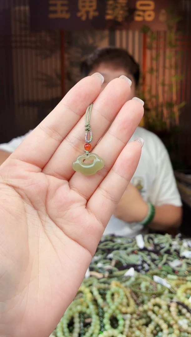 和田玉未镶嵌颈饰拍一发一