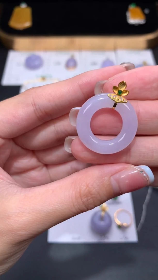 18K金镶嵌定制翡翠自营供应 48小时鉴赏期