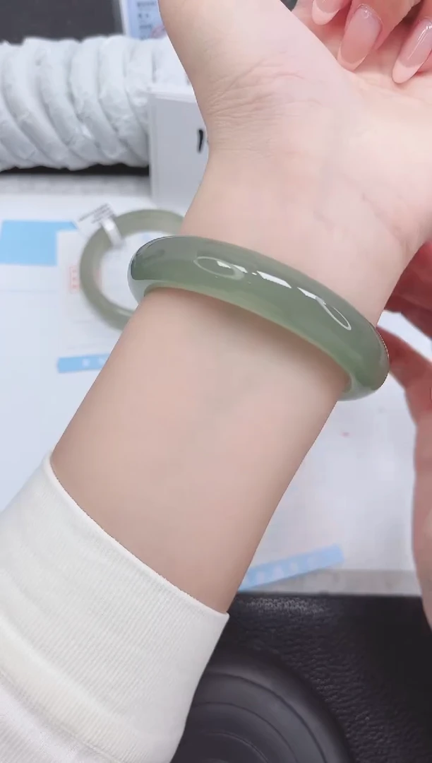 未镶嵌手镯石英质玉215-62.6