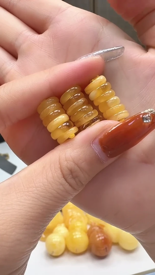 裸石琥珀未镶嵌随机一件