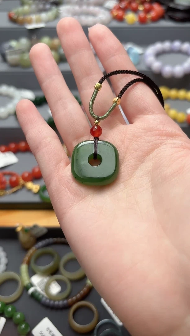 颈饰未镶嵌和田玉糖玉碧玉方扣吊坠