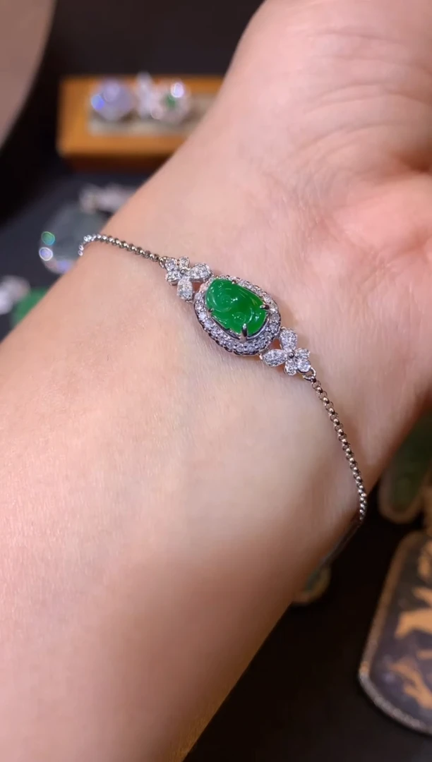 【闪购商品】翡翠吊坠(不含链)18K金镶嵌手链