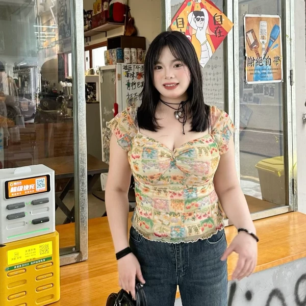 【啵啵】“油画少女”法式少女油画印花v领扭结印花上衣修身显瘦短袖T