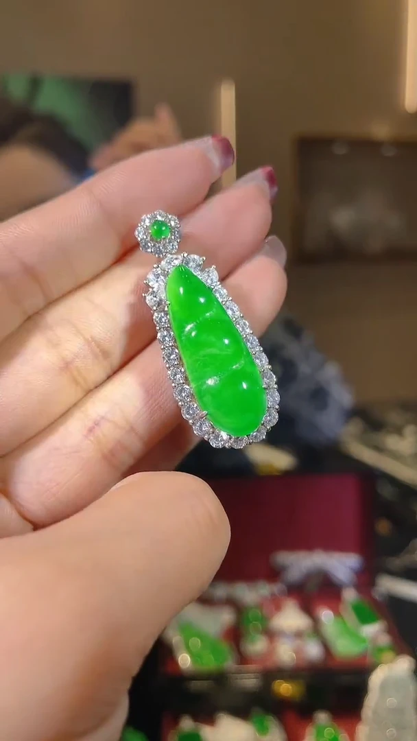 【闪购商品】翡翠吊坠(不含链)银S925镶嵌天然翡翠A货