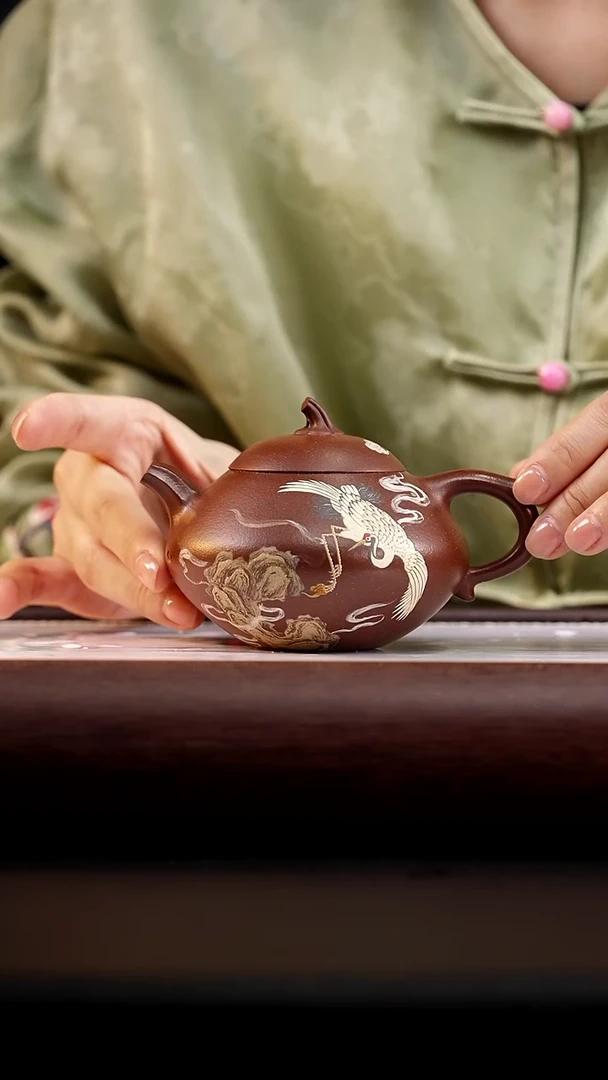 茶壶紫砂底槽清泥绘仙鹤茄瓜