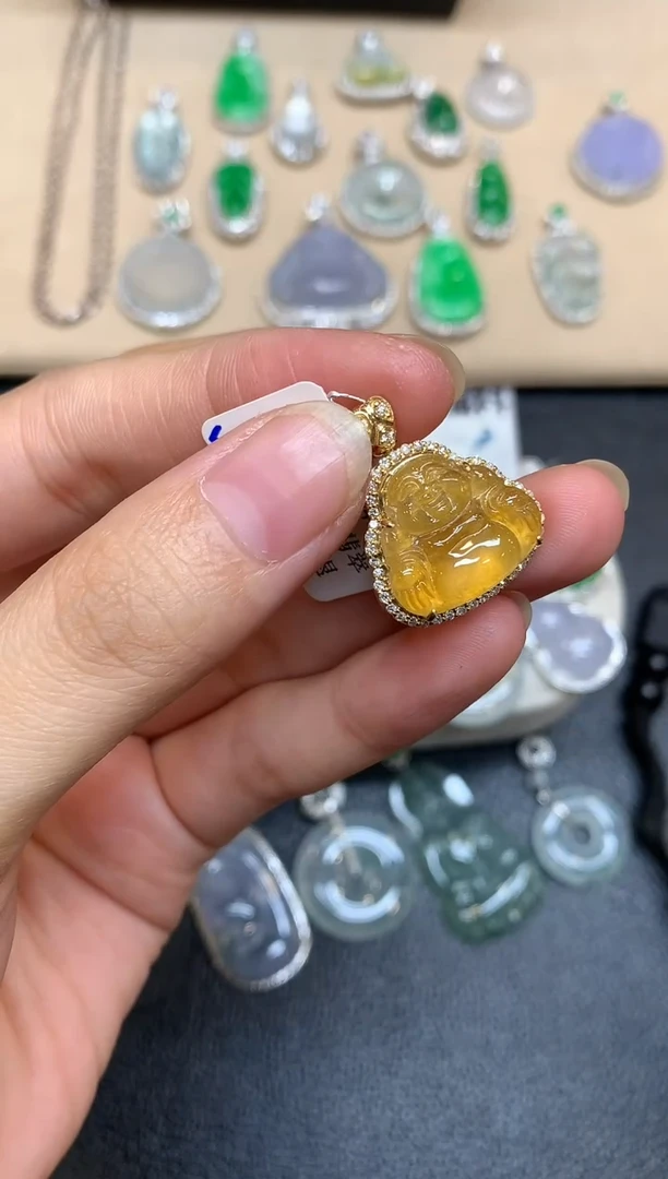 颈饰18K金镶嵌翡翠佛公【无服务费