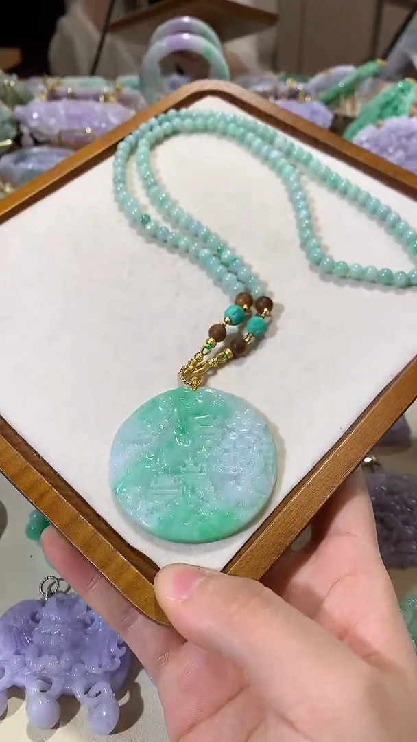 颈饰未镶嵌翡翠吊坠