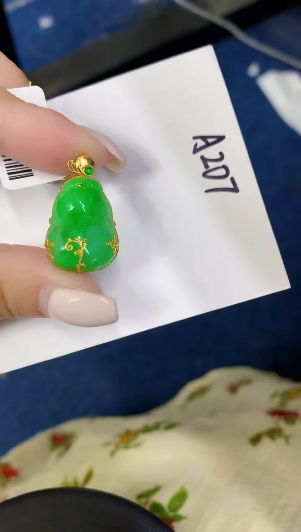 颈饰18K金镶嵌翡翠缅甸天然翡翠A货