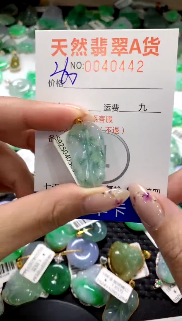 翡翠18K金镶嵌颈饰1
