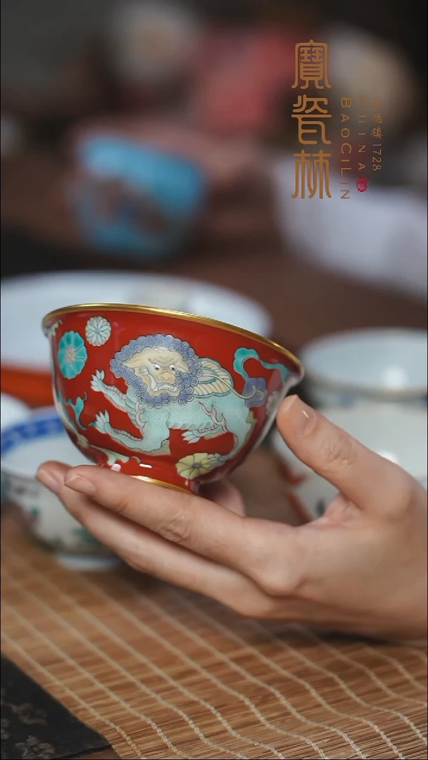 S***y红地描金事事如意撇口杯